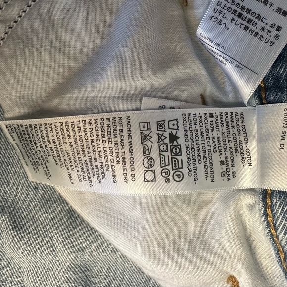 Levi’s High Waisted Mom Shorts women jean shorts size 32 - Picture 14 of 15